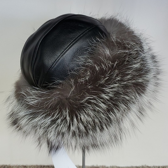 Lamb Leather Hat with Silver Fox Fur - Picture 1 of 2